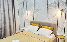 Deluxe Modern Suite Heart Of City